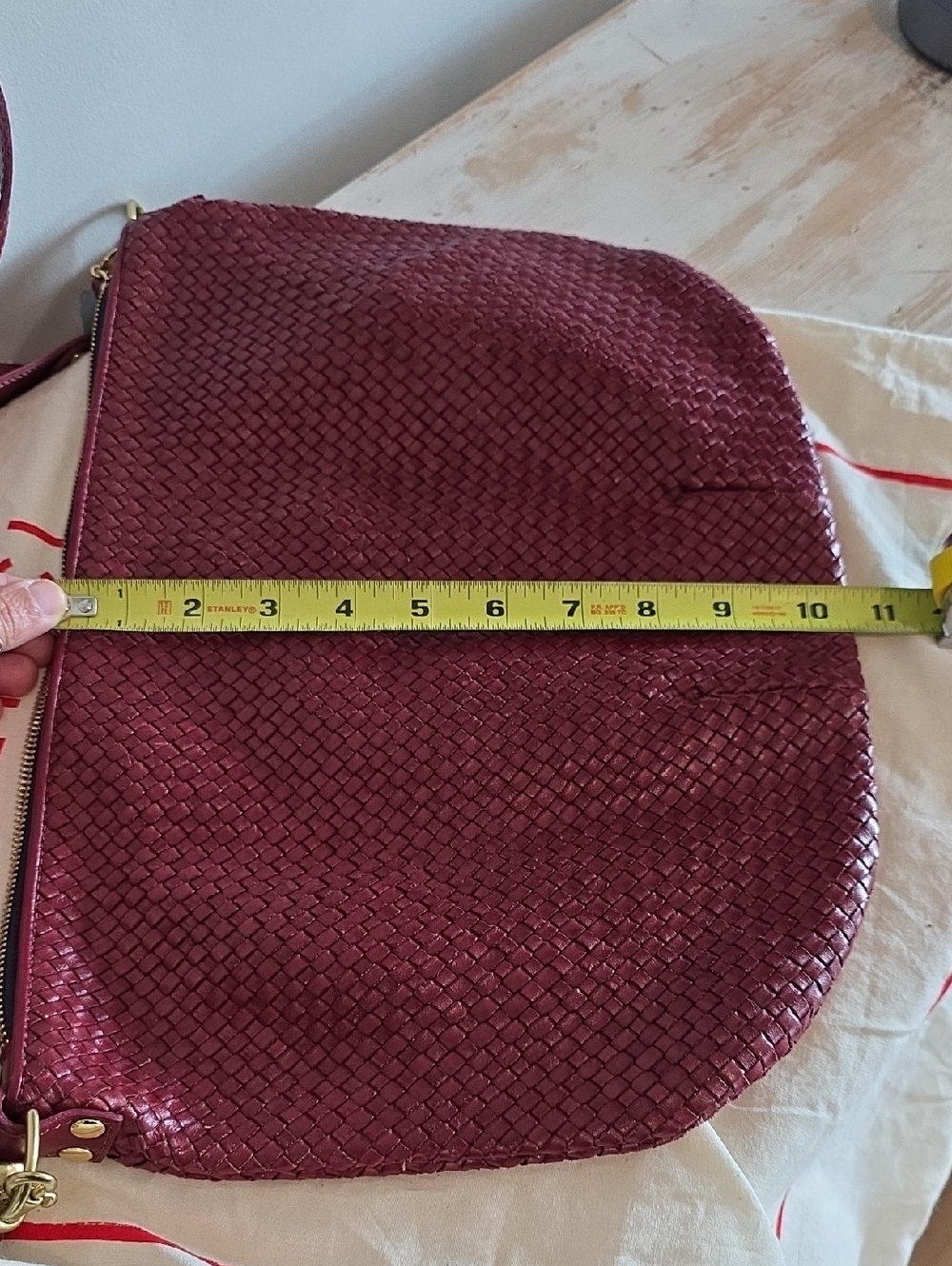 Clare V Moyen Messenger Bag In Woven Oxblood - Picture 13 of 16